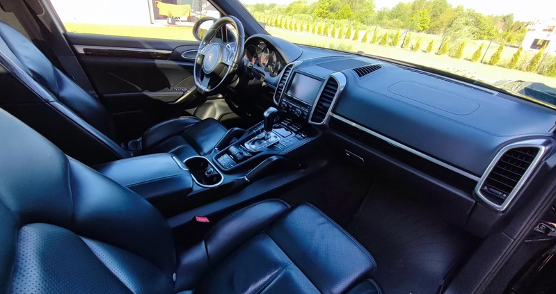 Porsche Cayenne cena 102000 przebieg: 264000, rok produkcji 2011 z Olsztyn małe 379